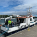 Nya katamaran till Askö. Personal ombord granskar båten. Foto: Mattias Murphy
