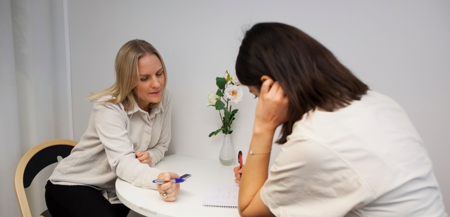A student visits a study and career counsellor.